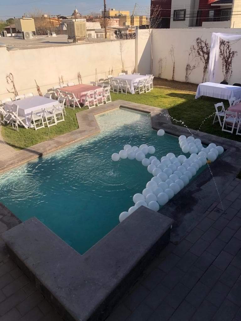 Jardín para eventos con alberca